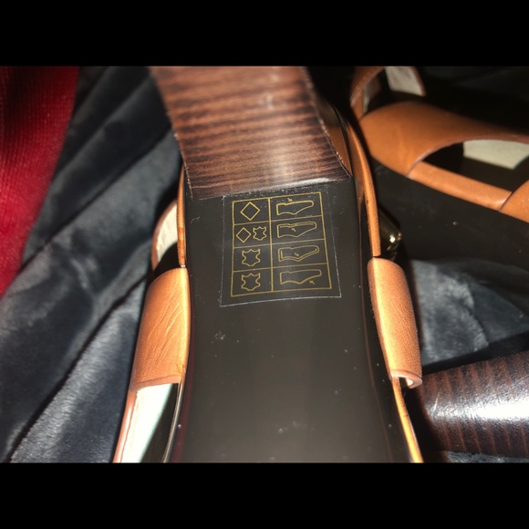 Michael Kors tan Leather heels supportive straps gold buckles offer good support - Picture 9 of 13